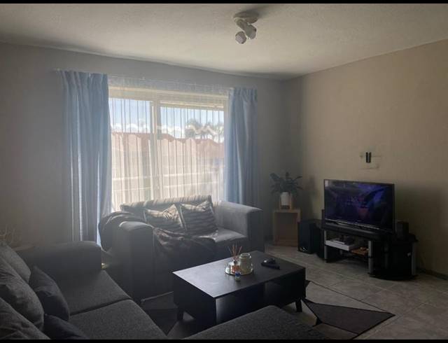 2 BEDROOM PROPERTY TO RENT IN BIRCH ACRES